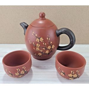 Yixing Zisha Chinese Authentic Handmade Blossom Designs Clay Teapot with Two Cup